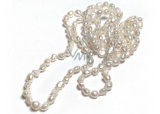 Biely prírodný nepravidelný perlový náhrdelník 160 cm, symbol ženskosti, prináša obdiv